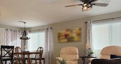 Rare-4 Bedroom House, Fam friendly, Meadview/Grand Canyon West/Skywalk/Lake Mead