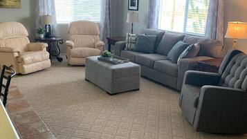 TV connectée, lecteur de DVD, livres, médiathÚque