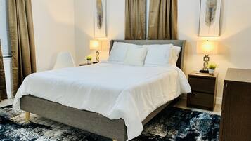 2 makuuhuonetta, työpöytä, silitysrauta/-lauta, ilmainen Wi-Fi