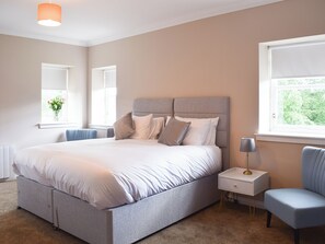 1 quarto, Wi-Fi de cortesia, roupa de cama