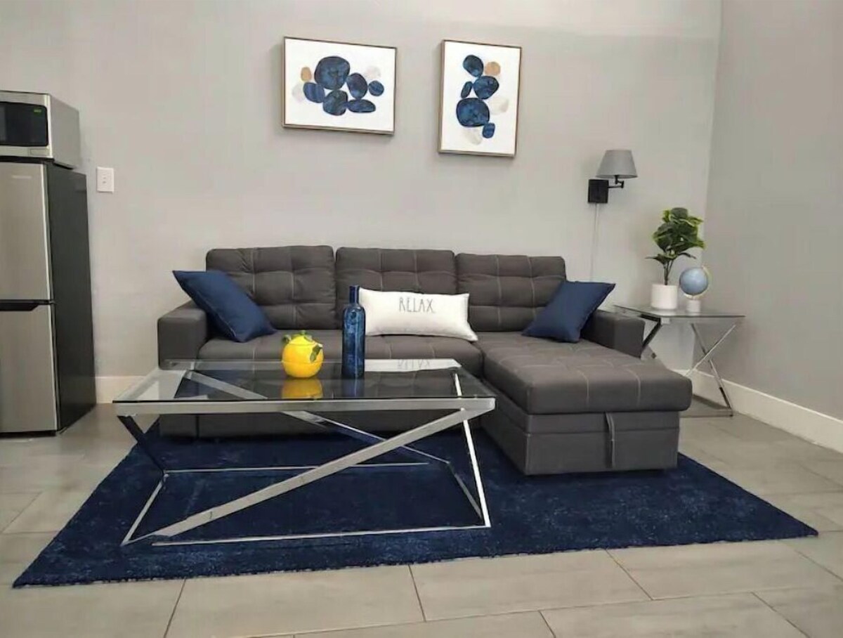 Elegant 1 Bedroom Guesthouse w/ Living Room and Kitchen.