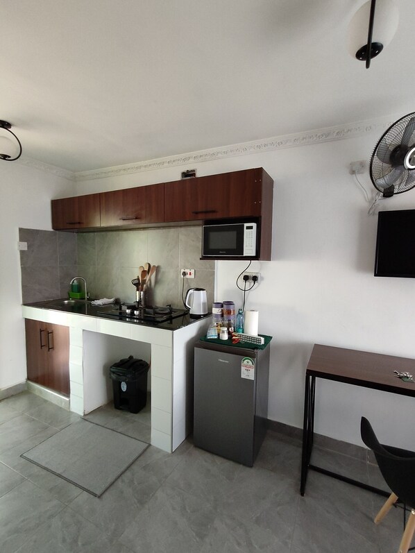 Fridge, microwave, stovetop, electric kettle