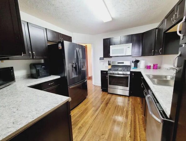 Fridge, microwave, oven, stovetop