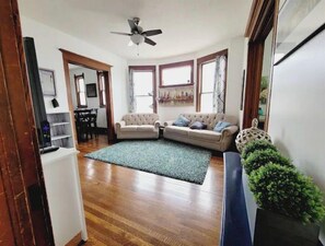 Smart TV - Beautiful Home 7bd/3000sf to accommodate groups (Omaha)