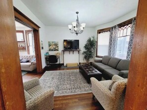 Smart TV - Beautiful Home 7bd/3000sf to accommodate groups (Omaha)