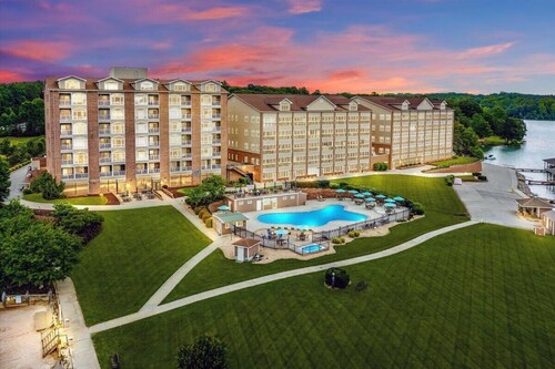 #121 Pointe - 3 Bedroom Lakefront Condo at Mariners SML