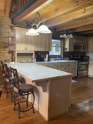 Køleskab, mikrobølgeovn, ovn, kogeplade