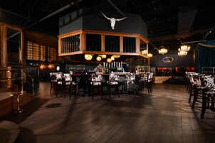 Breakfast, lunch, dinner served; American cuisine 