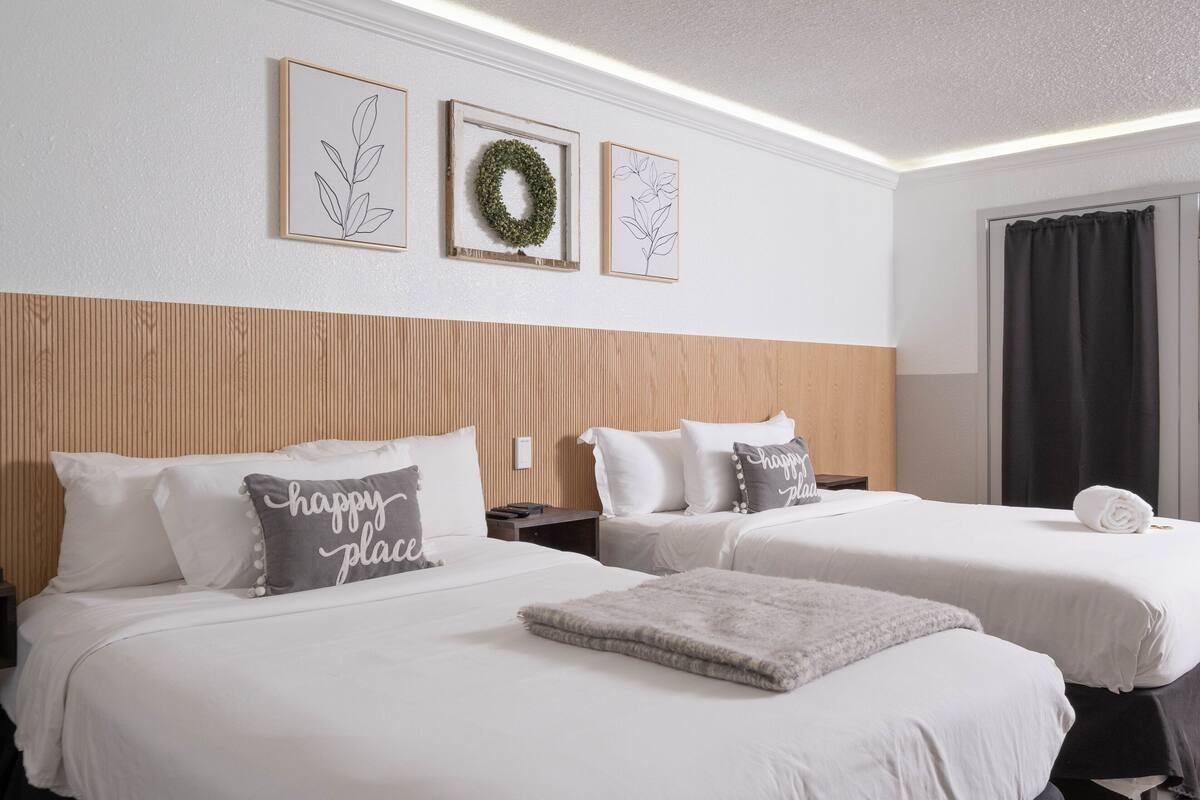 deluxe double room | 1 bedroom, premium bedding, desk, laptop workspace