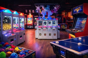 Arcade - The Cactus Cove Inn and Suites (Amarillo)