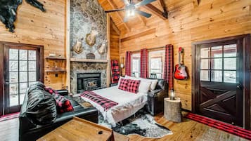 4 bedrooms, desk, iron/ironing board, free WiFi