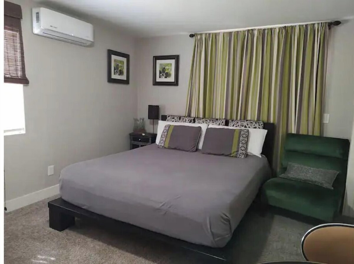 Central 1 Bedroom Guesthouse w/ Private Bath Ideal for Extended Stays