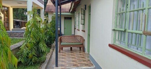 LUXE FLAWLESSLY FURNISHED UNITs I MILIMANI DRIVE A