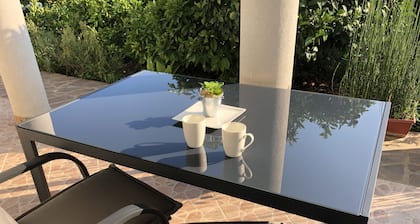 Apartment 100m from  sea, with covered terrace, citrus trees