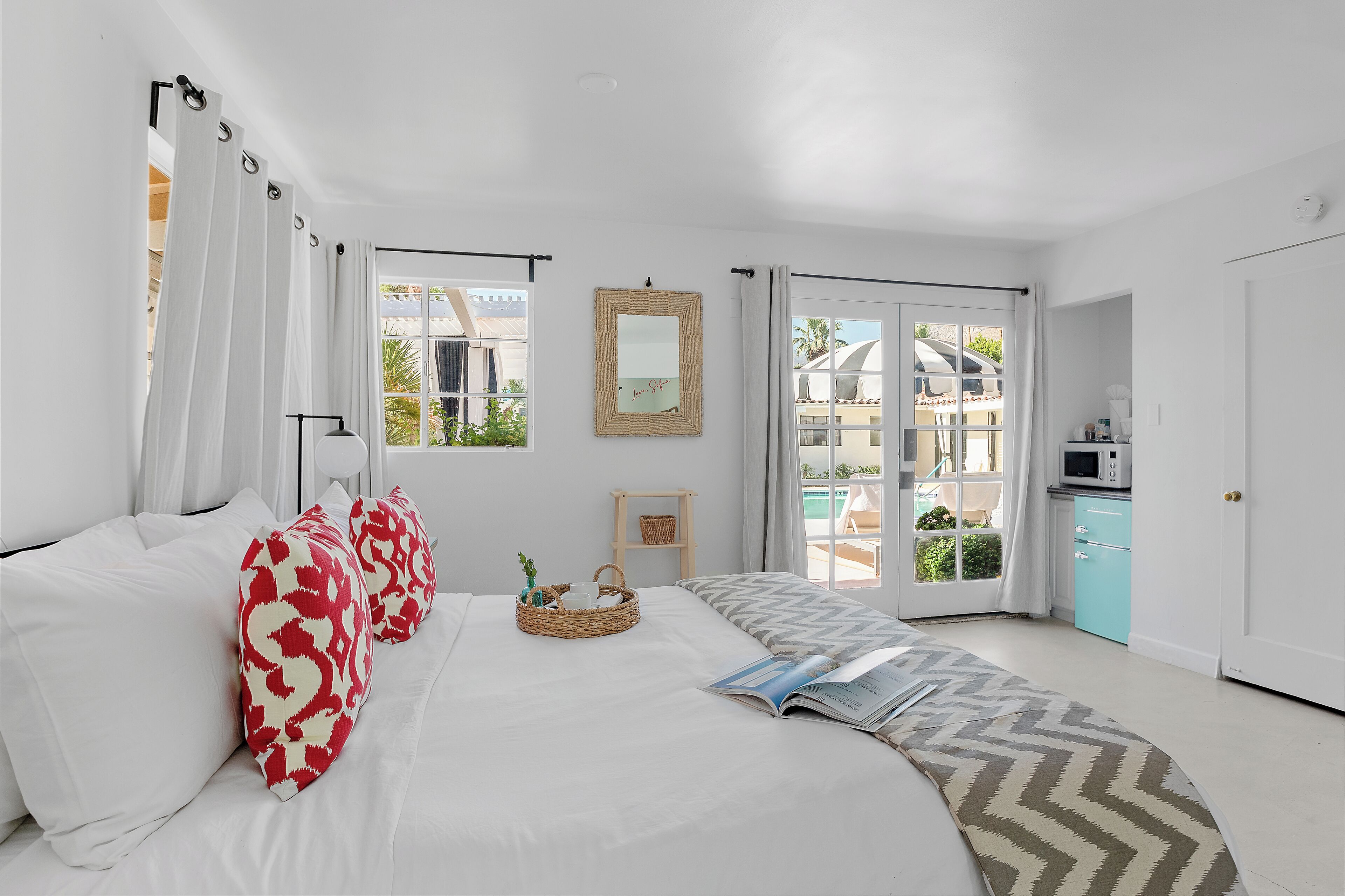 Midcentury Poolside Getaway+Private Courtyard+Spa