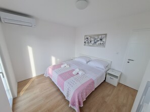 4 chambres, fer et planche à repasser, Wi-Fi, draps fournis