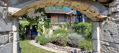 A haven of peace between Montcuq and Lauzerte (Lot)