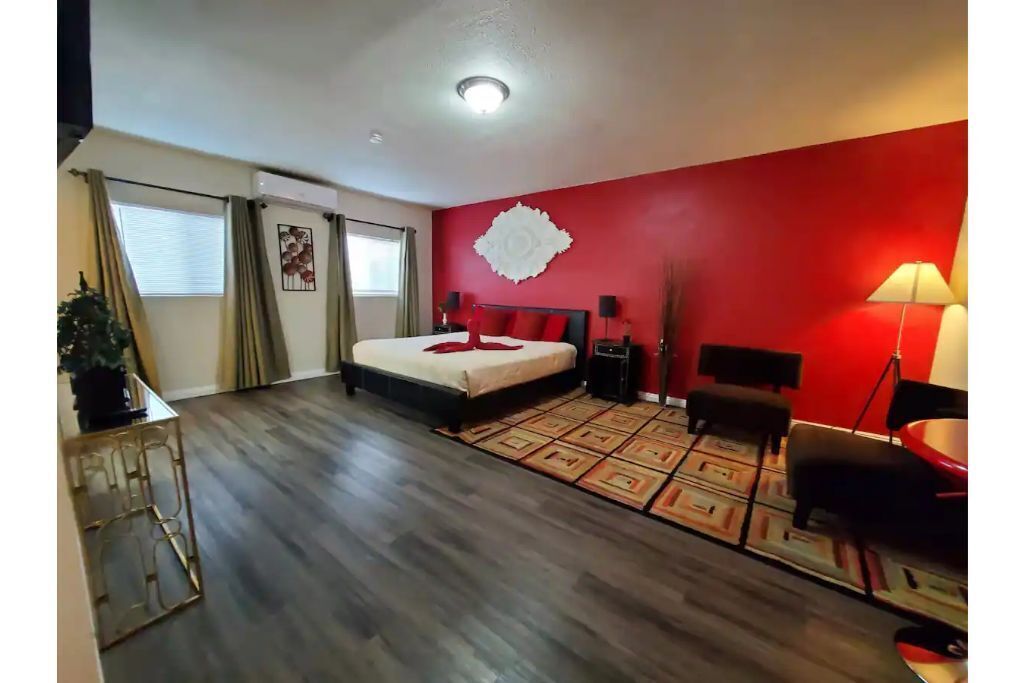 Spacious 1 Bedroom Studio with Private Bath & Kitchenette