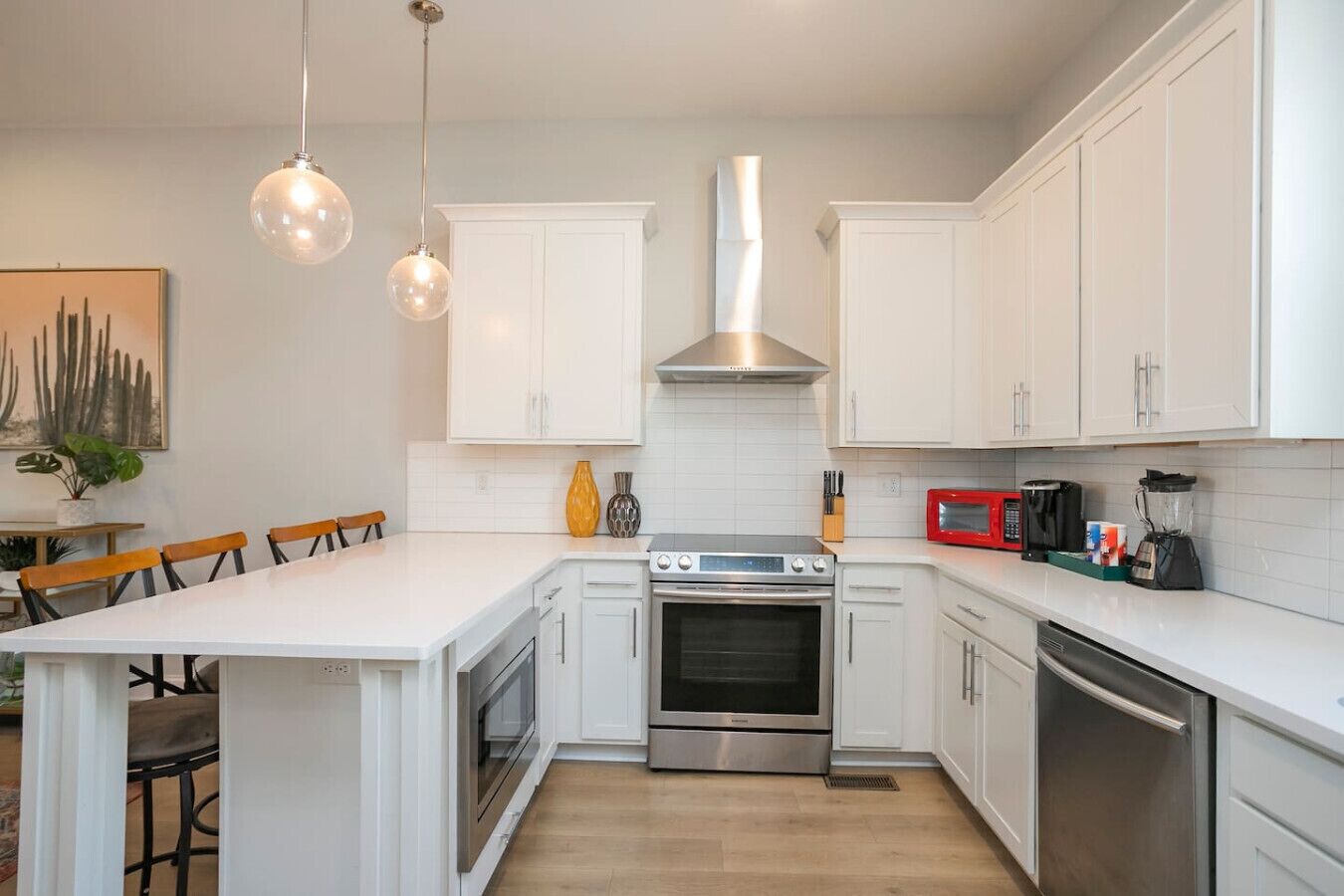 Frigorífic, microones, forn i placa de cuina 