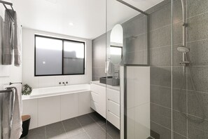 Shower, hair dryer, towels