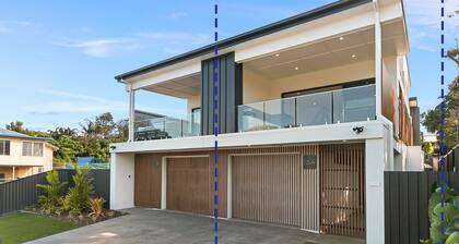 Grandview Villa Kingscliff - Oceanview Tri-level Villa by uHoliday