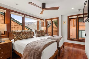 3 bedrooms, WiFi - Fasching Haus Unit 10 | Condo w/ Private Deck, Great Views, 2 Blocks to Downtown Aspen (Aspen)