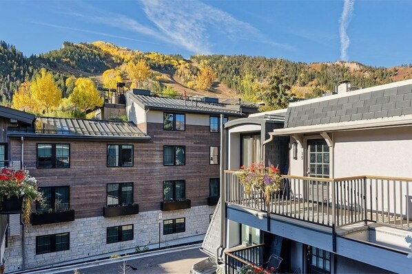 Exterior - Chateau Dumont Unit 14 | Spacious 3 Bedroom Condo, 1 Block from Downtown Aspen (Aspen)