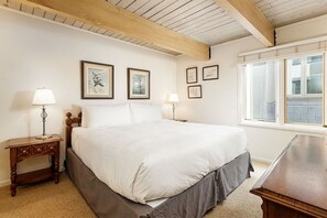 3 bedrooms, iron/ironing board, free WiFi, bed sheets - Chateau Dumont Unit 14 | Spacious 3 Bedroom Condo, 1 Block from Downtown Aspen (Aspen)