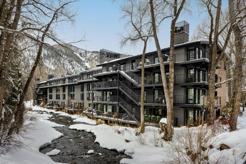 Chateau Roaring Fork Unit 37 | Spacious Condo, Close to Downtown. Pool, Hot Tub, Fitness Center