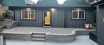 Private New & Modern Cottage Parkside in Saanich
