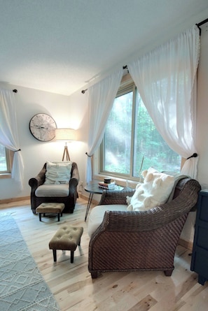 Smart TV, fireplace, offices