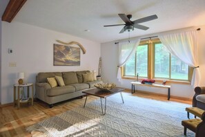 Smart TV, fireplace, offices