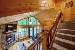 DVD player - Cozy Cabin Near Broken Bow Lake & The Hot Spots! Soak in the hot tub. (Broken Bow)