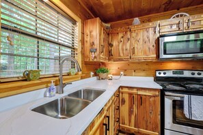 Coffee/tea maker, griddle, ice maker - Cozy Cabin Near Broken Bow Lake & The Hot Spots! Soak in the hot tub. (Broken Bow)