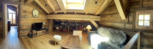 Chalet Marthe 260m2, lake view, 5 stars. Chairlift 300m, center 10mn walk.