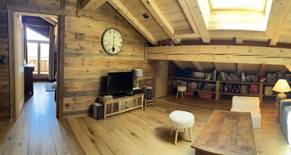 Chalet Marthe 260m2, vue lac, 5 étoiles. TélésiÚge 300m, centre 10mn a pied.