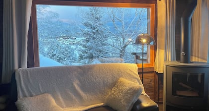Chalet Marthe 260m2, lake view, 5 stars. Chairlift 300m, center 10mn walk.