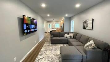 Televisor intel·ligent, llibres i estèreo