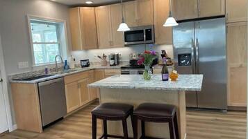 Frigorífic, microones, forn i placa de cuina