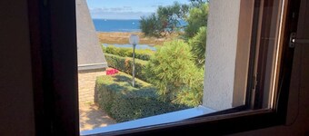 2 bedroom maisonette 40m from the sea