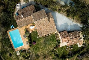 An aerial view of a property with a swimming pool, multiple buildings with tiled roofs, and surrounding greenery. - New ! Enchanting Villa 4 bedrooms 4 bathrooms (La Garde-Freinet)