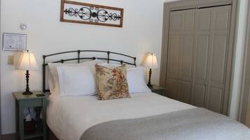 1 bedroom, WiFi (free), bed sheets