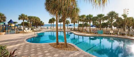 Piscine couverte, piscine extérieure