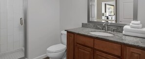 Combined shower/bathtub, jetted bath, hair dryer, towels - Spring Break @ Daytona Beach, FL Resort–Sleeps 8! (Daytona Beach)