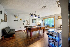 Game room - Coyote Ridge, Shuffleboard, Pool Table, Arcade, Light Up Jenga, & More! (Broken Bow)