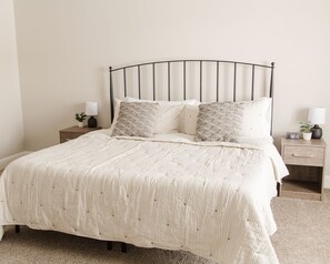 4 Schlafzimmer, Bügeleisen/Bügelbrett, Reisekinderbett, WLAN