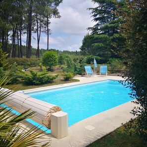 حمّام سباحة خارجي، حمّام سباحة مُدفَّأ