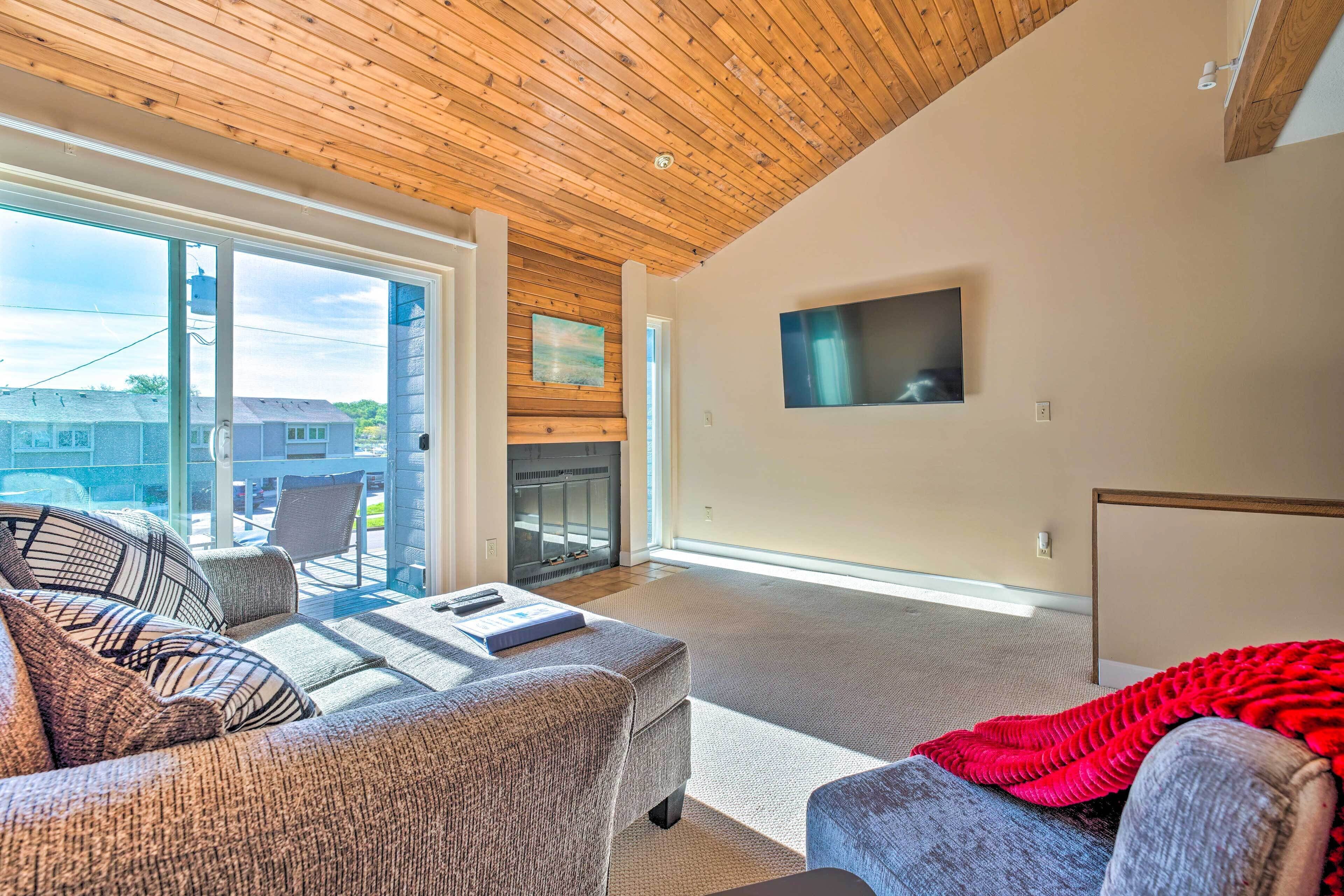 Sunny South Haven Condo < 1 Mi to Beaches!