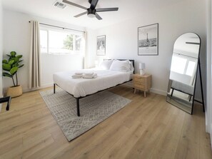 5 habitaciones, tabla de planchar con plancha y wifi