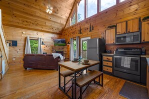 Interior - Leconte Lookout - Stunning Views - Hot Tub - Games (Sevierville)